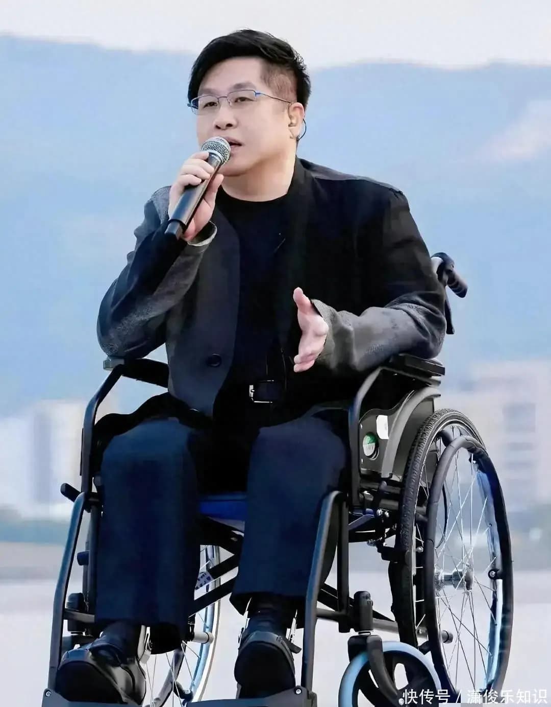 不到48小时郑智化2次发文吐槽大陆机场,坦言心灰意冷 评论区翻车