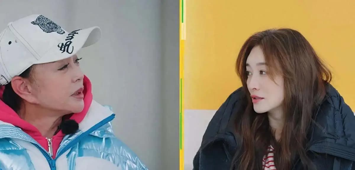 张柏芝独自带娃背影显母爱伟大