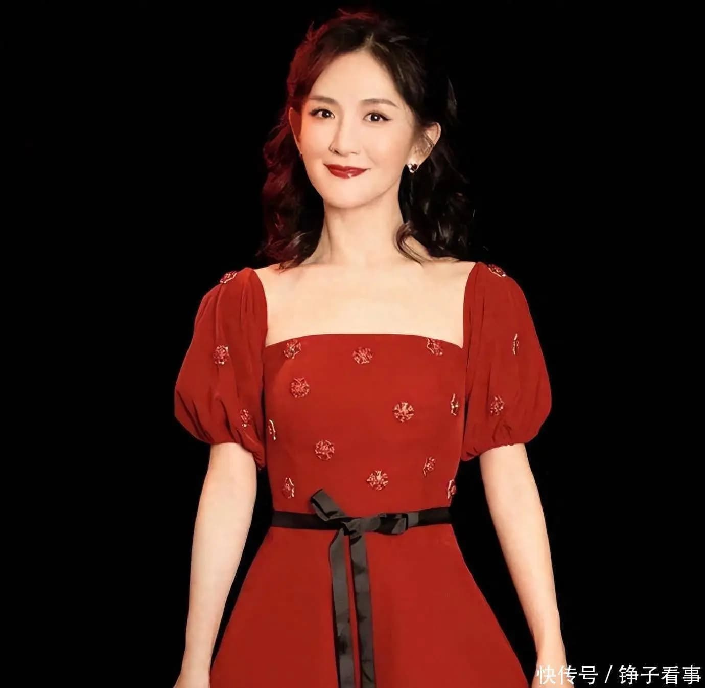 直到央视二次点名谢娜,才看清他在主持圈的真实地位,倪萍说对了