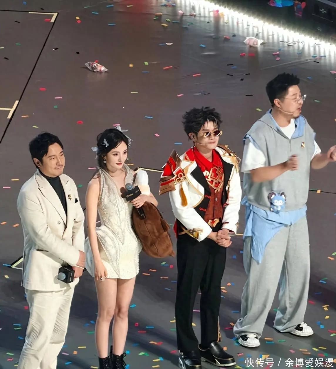 姜还是老的辣!51岁的何炅再破“天花板”,把江湖地位展露无疑