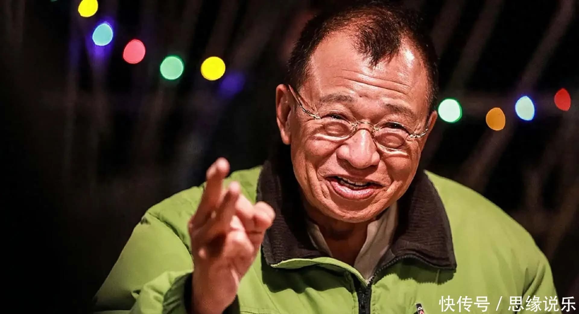 许绍雄与女儿在广州拍摄短视频画面