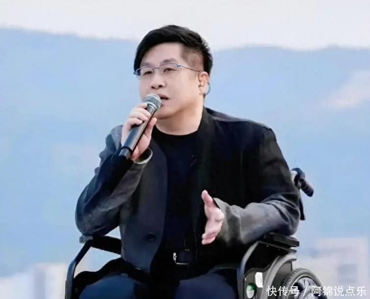 郑智化道歉后续,陈震曝其待遇“超规格”,胡锡进的点评一针见血