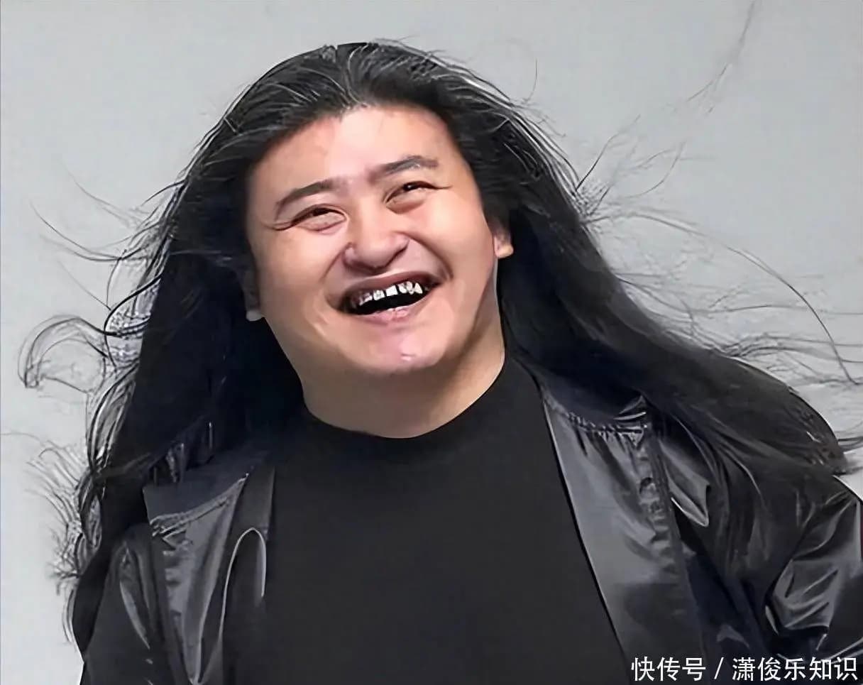 刘欢近况曝光:患不死癌症,带病参加女儿婚礼,满桌茅台太显眼