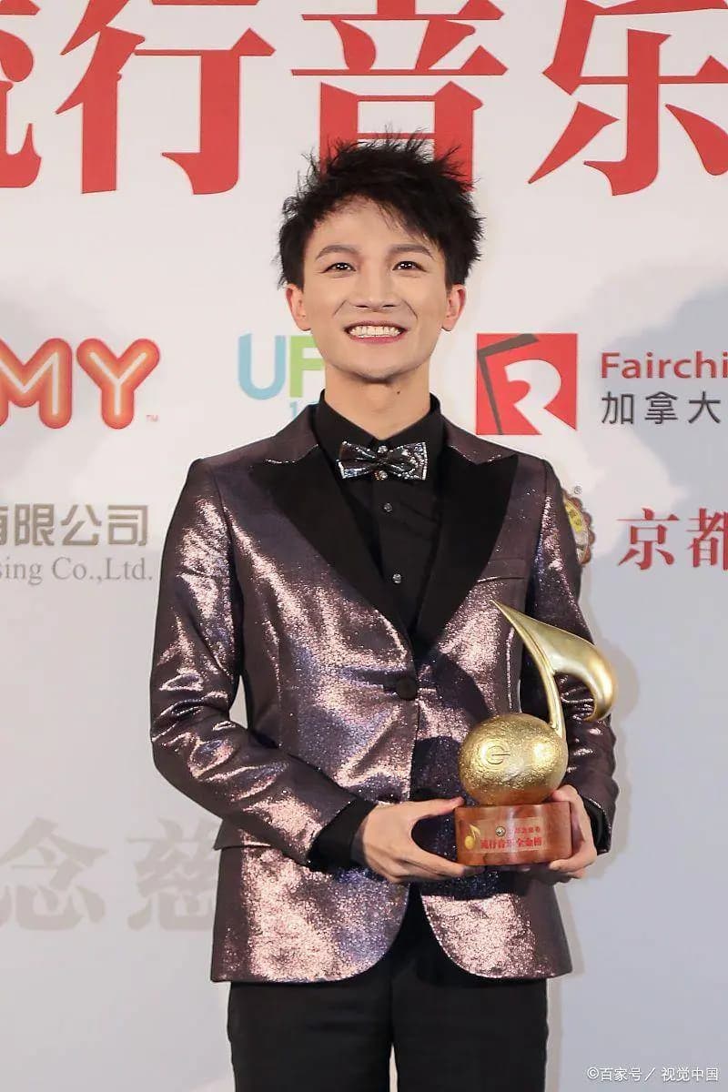 周深获奖现场及路人好评截图