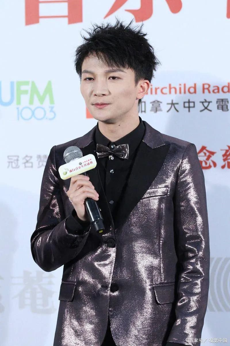 肖战粉丝见面会现场的热烈氛围