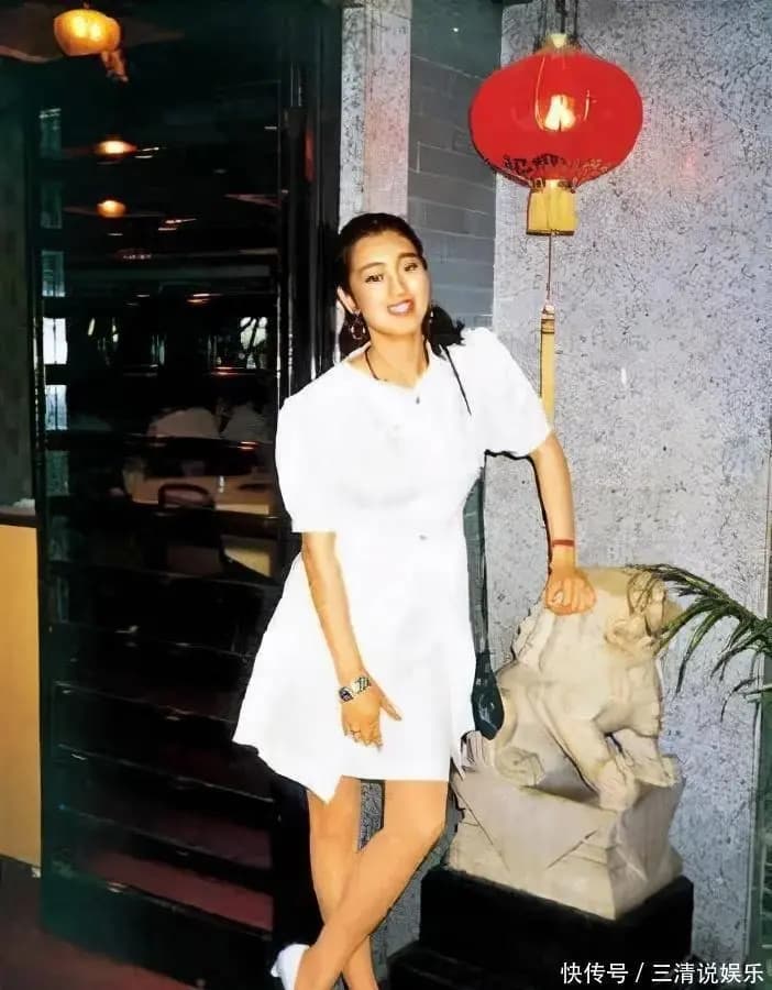 55岁巩俐气场全开展现女王风范