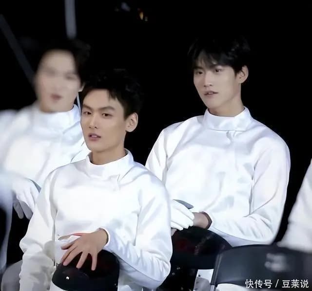 周昊杉与周柯宇面部特写对比,展示五官相似度