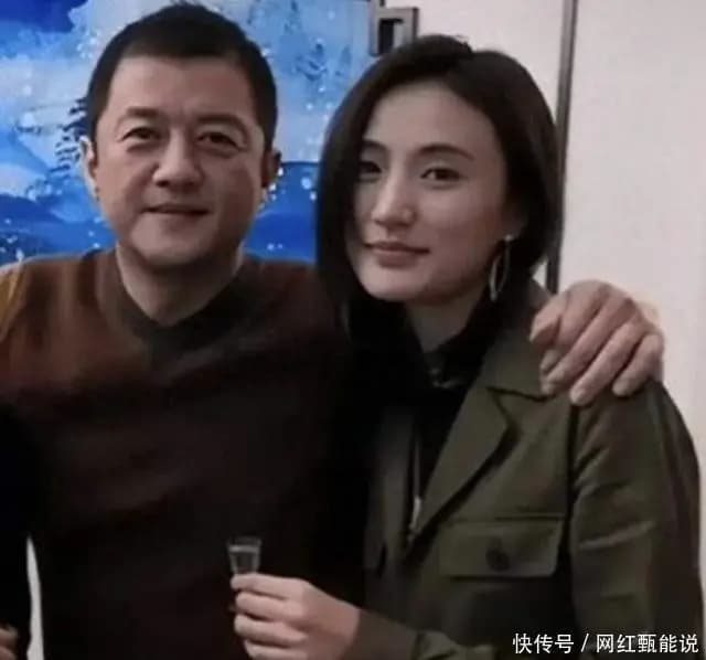 50岁李亚鹏再次官宣离婚,女儿跟妈妈,几个月前早有端倪