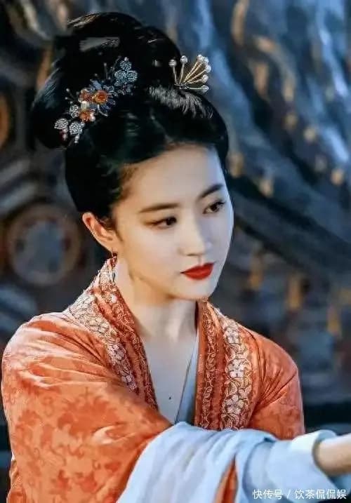 36岁刘亦菲红了20年:从灵儿到盼儿,她藏着娱乐圈最缺的清醒