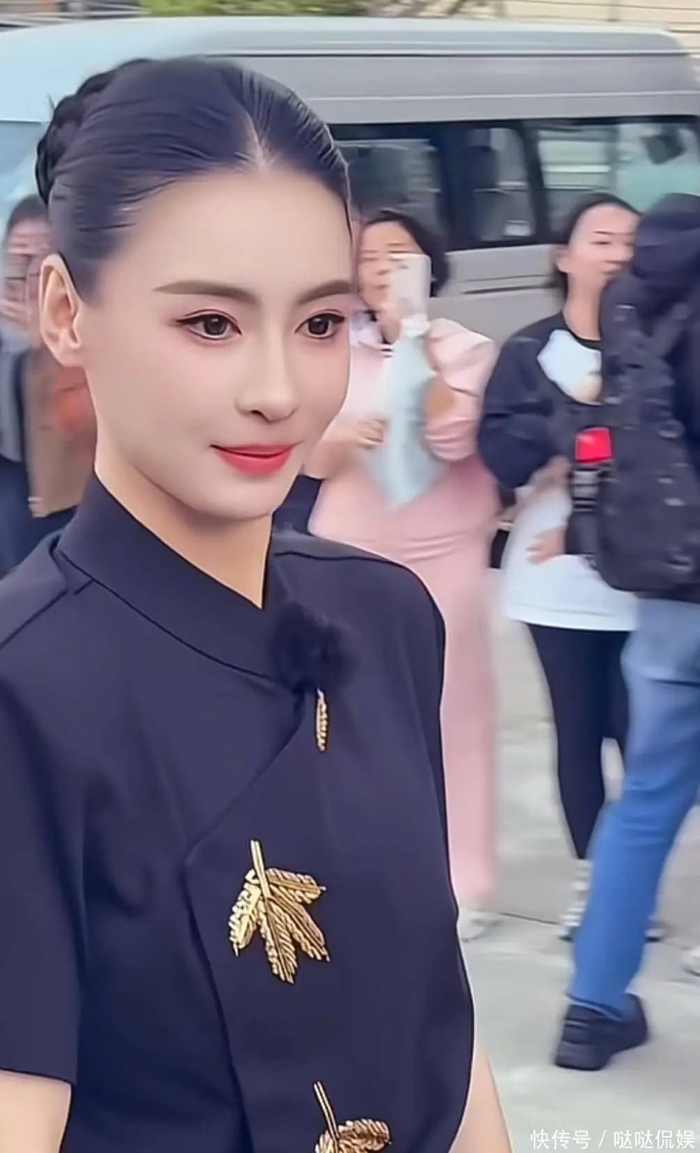 45岁张柏芝保持冻龄状态的写真,身材纤细皮肤透亮