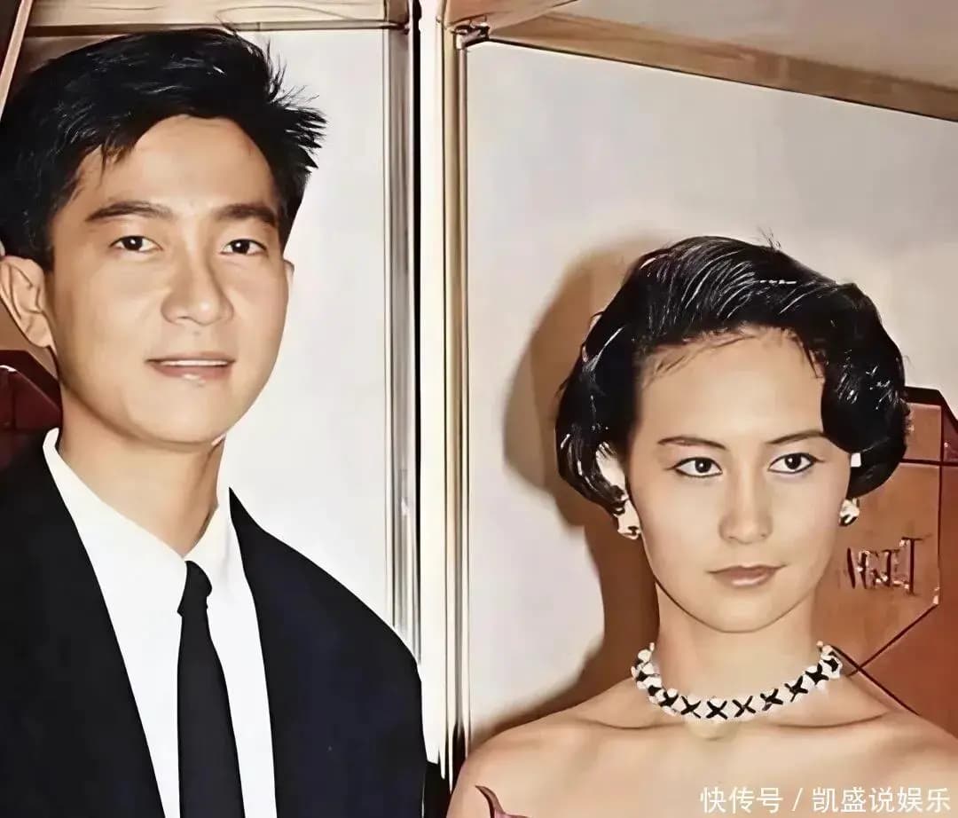 何超琼与陈百强合影,眼神中流露真情