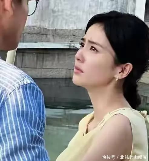 白鹿在杀青宴上展示厨艺并享受能够安心吃饭的幸福