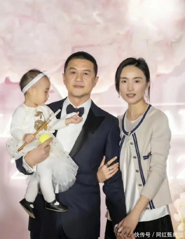 李亚鹏与海哈金喜昔日恩爱合影