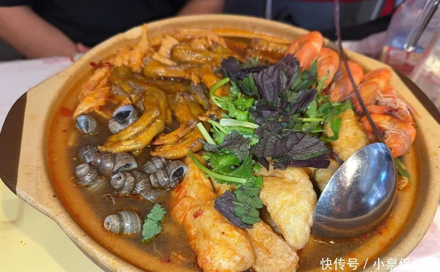 袁姗姗分享的桂林特色美食螺蛳粉和田螺酿