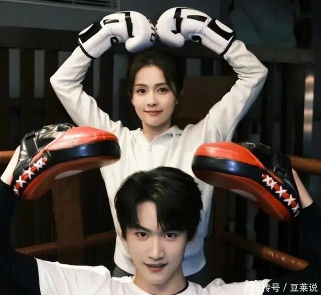 周昊杉与周柯宇兄弟二人演艺道路对比图