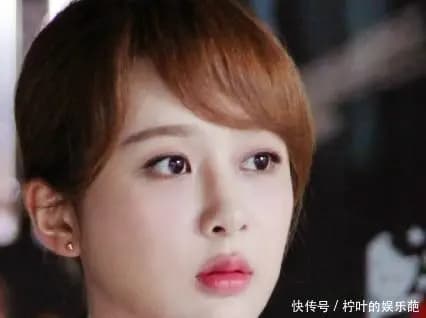 杨紫在《欢乐颂》中饰演邱莹莹的剧照