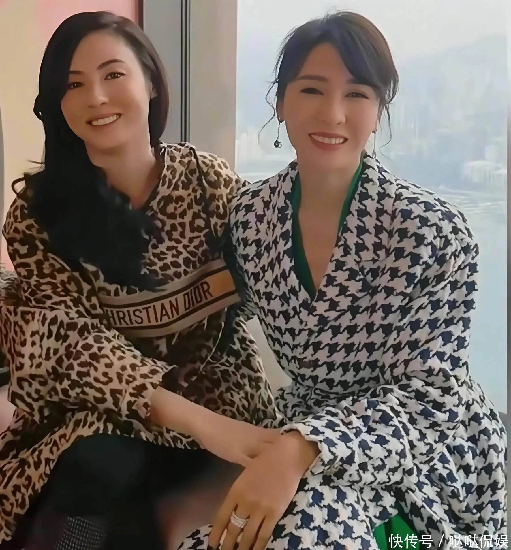 两位女神同台展现不同韵味的美,毫无攀比之意