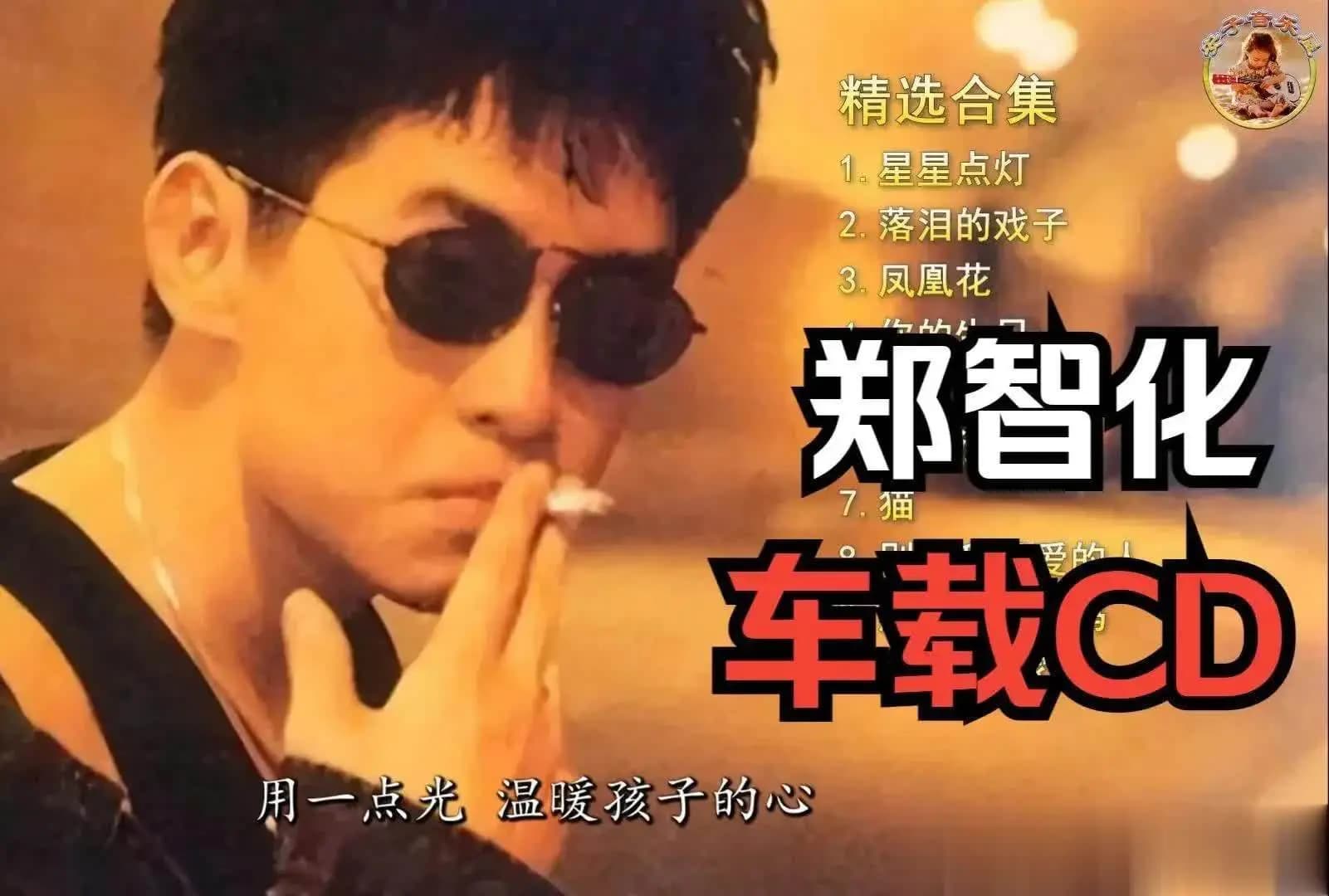 KTV聚会中中年人勾肩搭背激情合唱郑智化《水手》的热闹场景