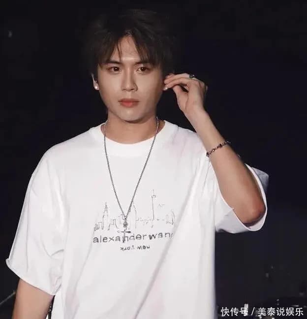 霍汶希发布声明宣布与黄峻熙终止合作