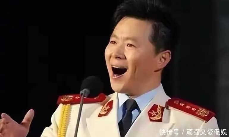 王宏伟身着军装演出及春晚舞台风采