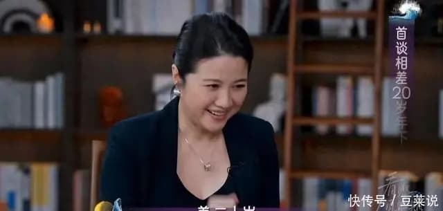 52岁影后颜丙燕找了小20岁男友,并且逛街当众叫对方老公!