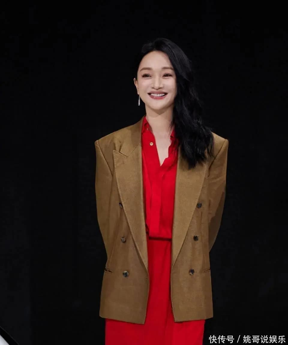 50岁周迅与小13岁男友分手,背后原因令人唏嘘不已