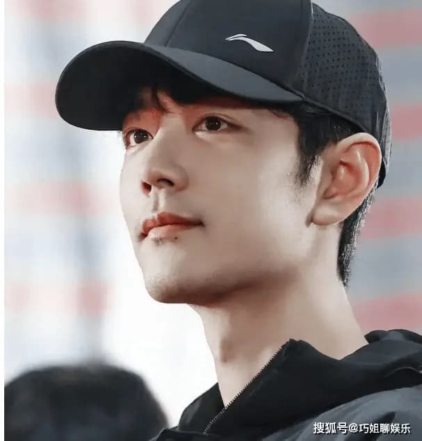 肖战身穿白大褂在锦州医院体验医生生活