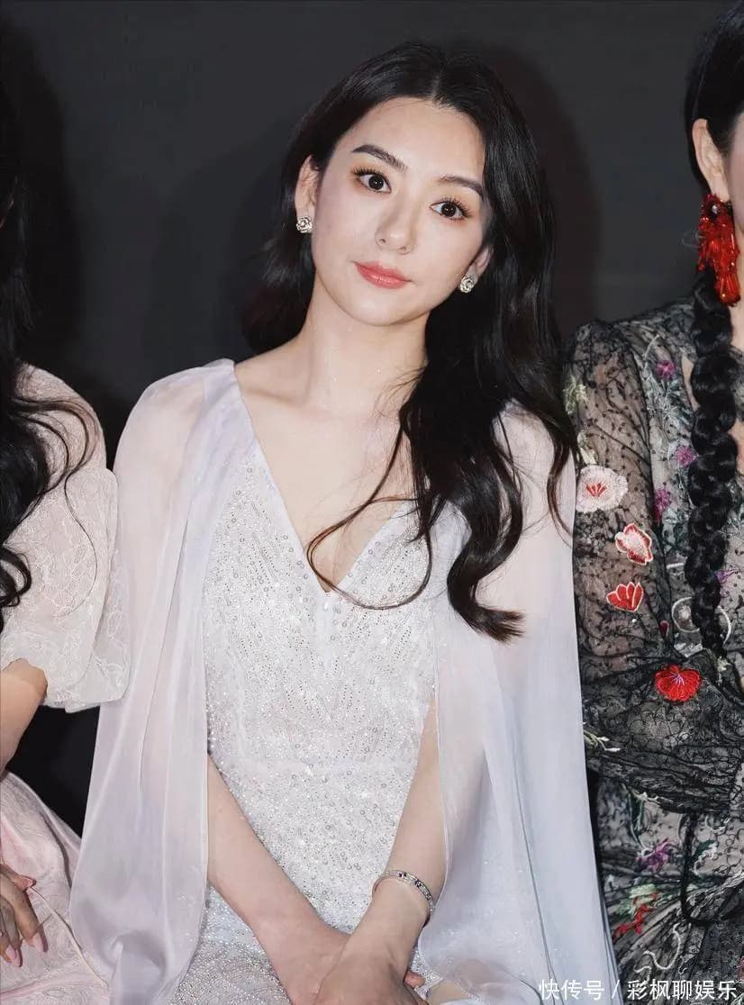 娱乐圈明星家庭聚会,探讨子女未来婚恋话题