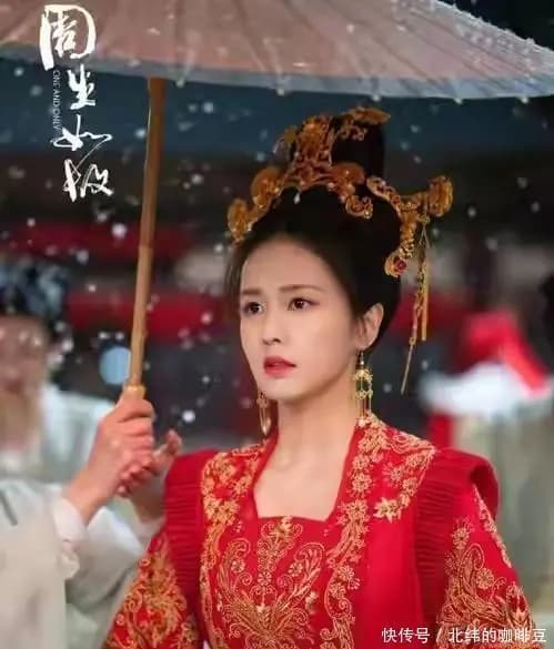 白鹿早期在上海从事高强度平面模特的经历