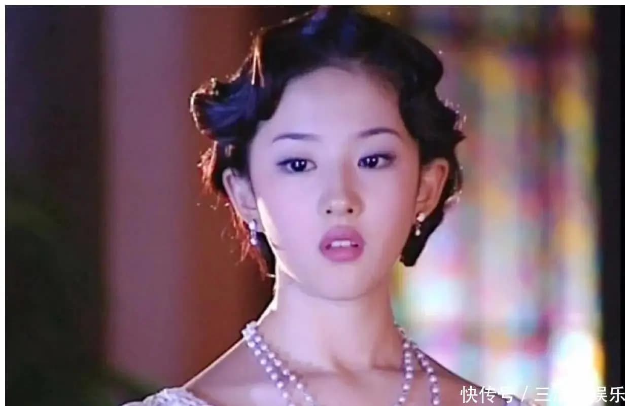 巩俐眼神坚定展现影后魅力