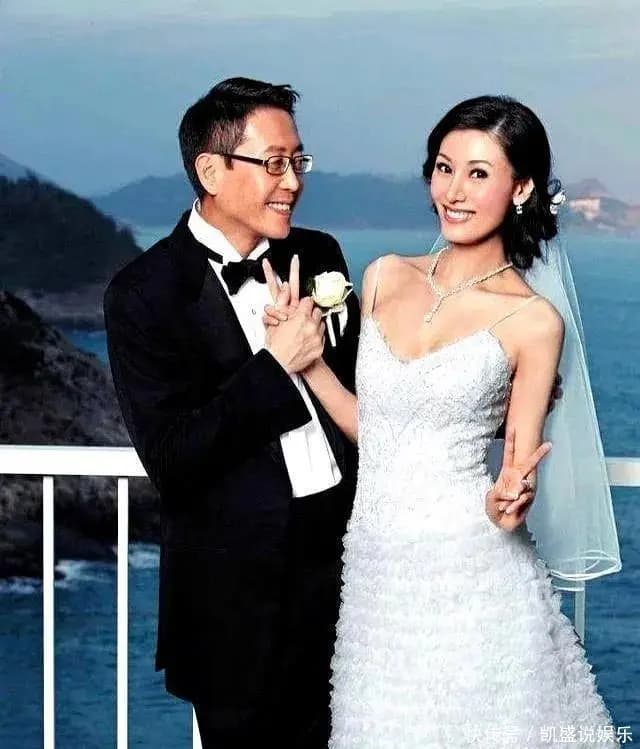 许晋亨与李嘉欣牵手亮相,开启新生活