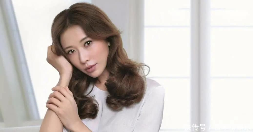 两人因事业与家庭差距产生的隔阂与压力