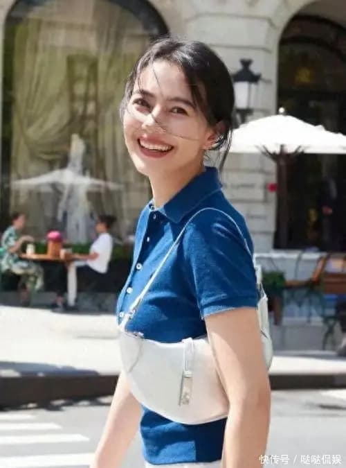 46岁高圆圆广州太古汇参加活动,简单穿搭尽显温婉,美得毫不费力