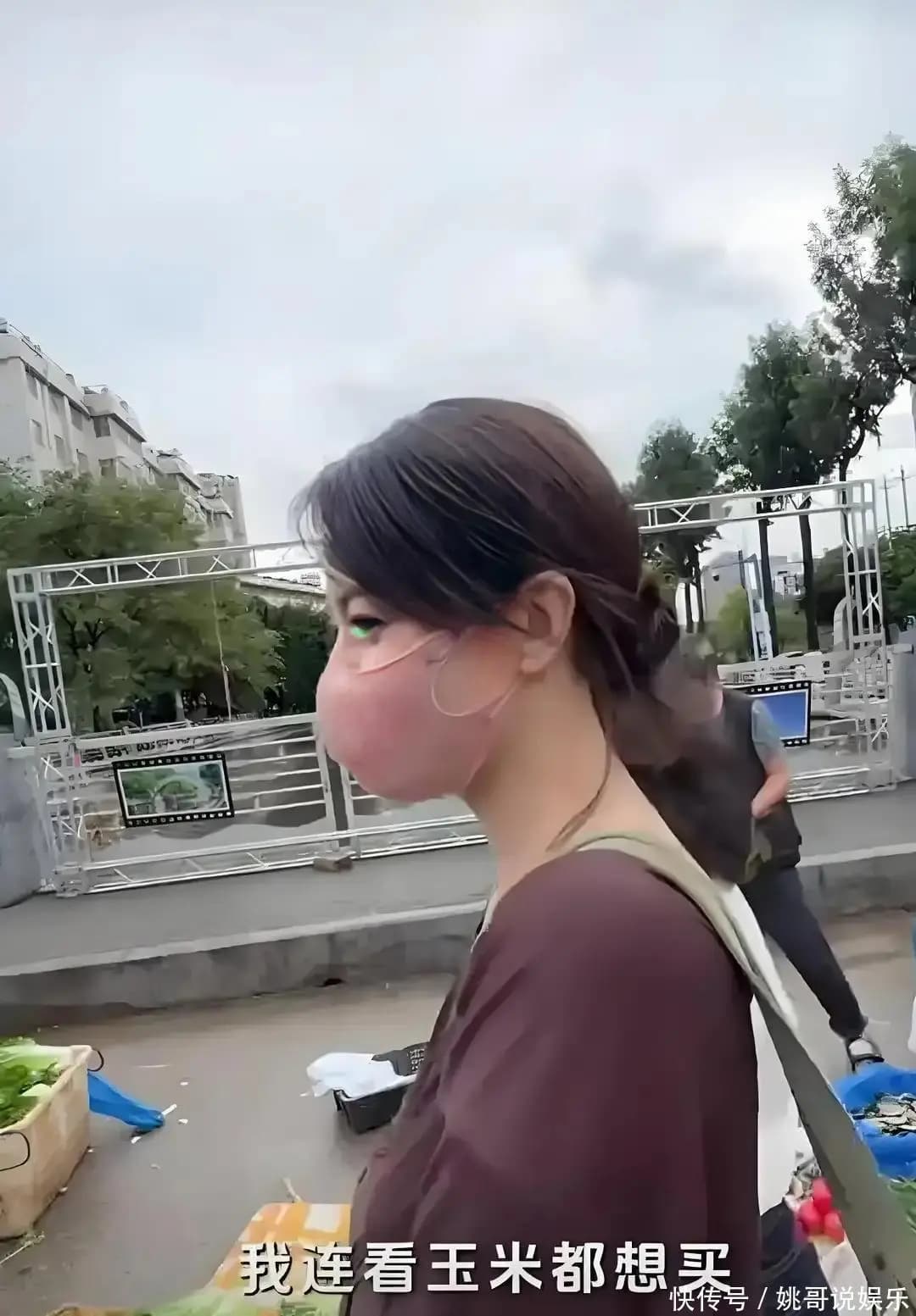 高圆圆带火的市场摊位和“打开就很滇”网络热梗