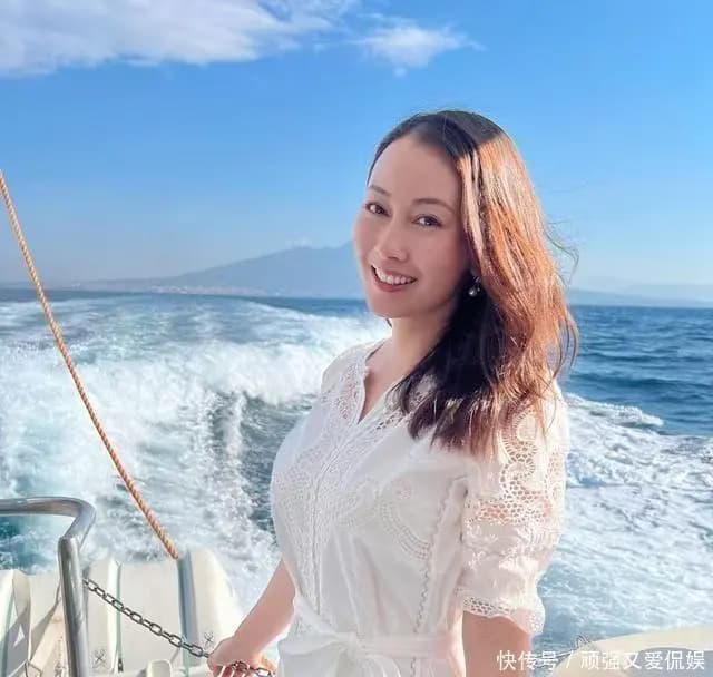 钟培生出席公开活动回应关于袁嘉敏的提问