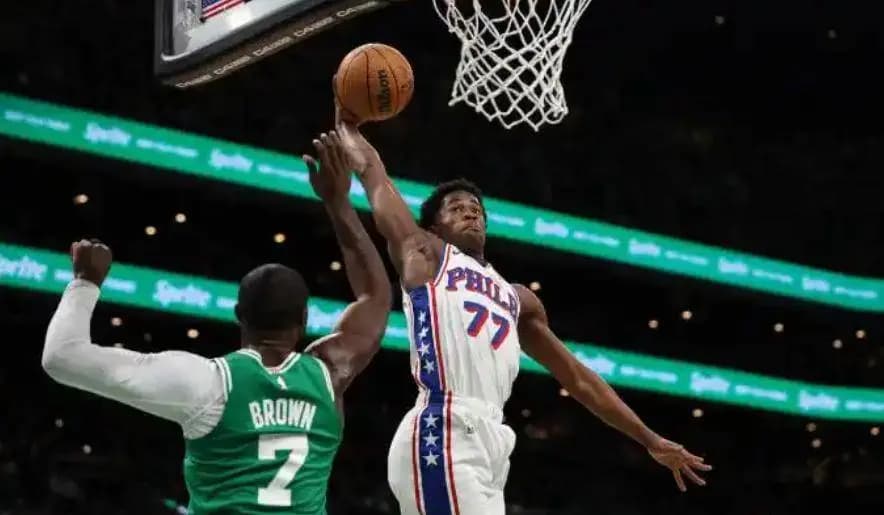 杨瀚森在内线尝试单打森林狼中锋戈贝尔