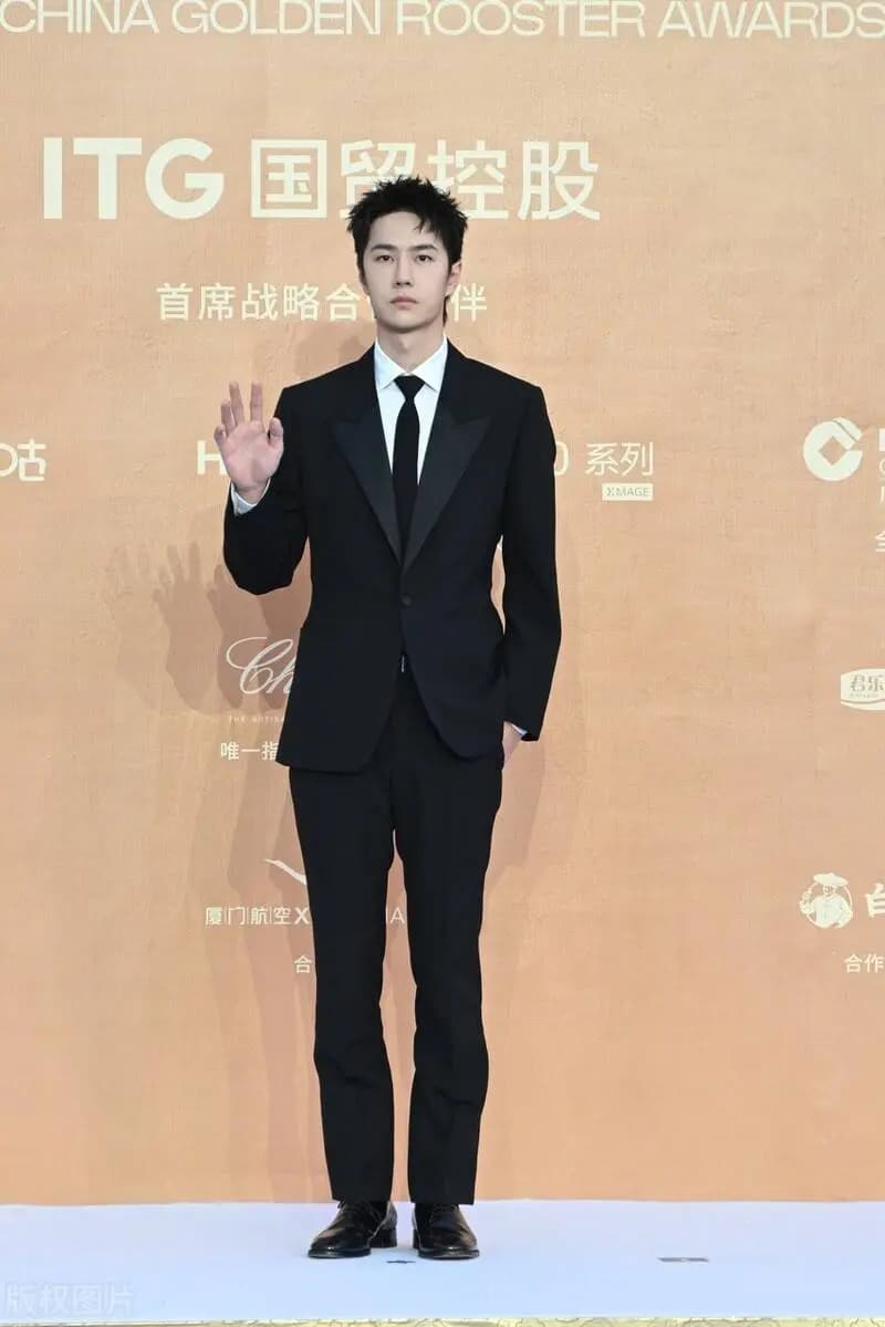 粉丝为王一博加油喝彩