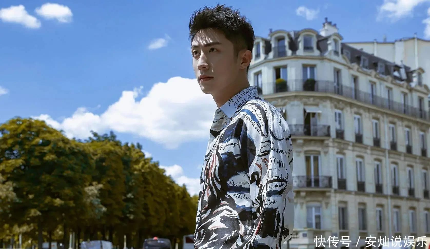 黄景瑜展现成熟魅力的个人写真,眼神坚定自信