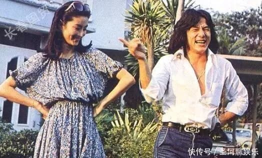 成龙凭借A计划警察故事等电影作品成为国际巨星的辉煌时刻回顾