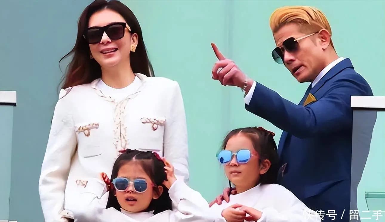 郭富城一家四口甜蜜出游