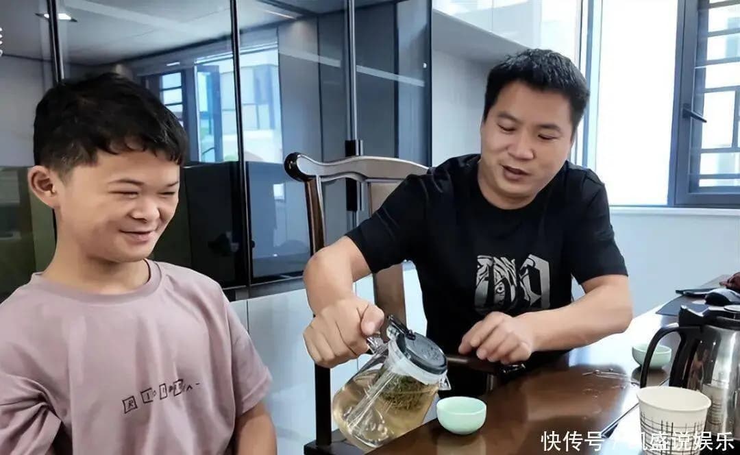 范小勤渴望被尊重与拥有平凡生活的眼神