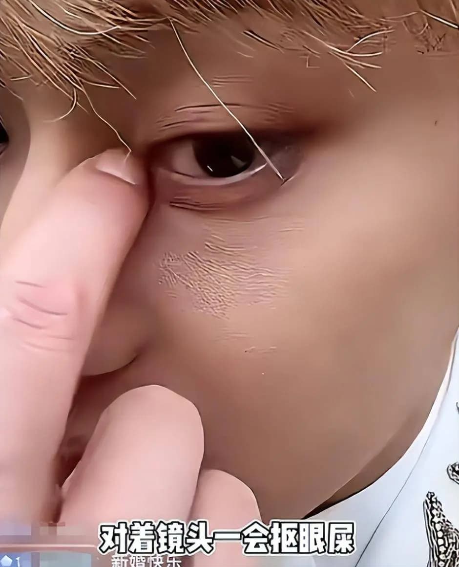 黄子韬徐艺洋晚间婚礼紫色梦幻场景与正式礼服造型