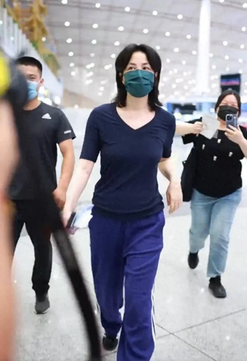 网友在社交媒体讨论王菲王一博偶遇事件