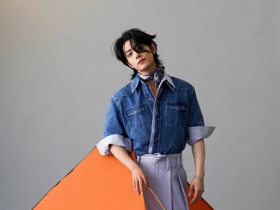 温峥嵘直播曝光初见肖战感受!赞叹肖战腰细人帅,能引发全场欢呼