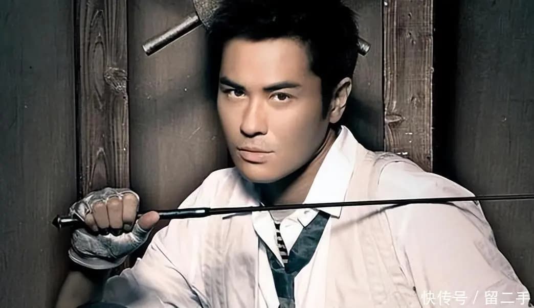 郑嘉颖夫妇拥有三个儿子