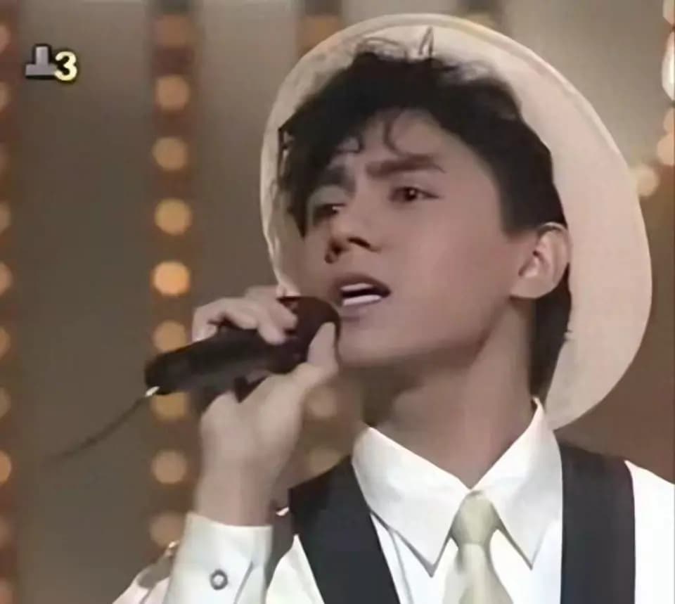 单相思周慧敏30年无果,事业又受到重创远走异国他乡,他怎样了