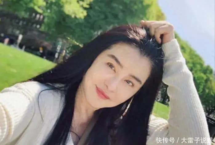 王祖贤因恋爱遭遇重创决定退出娱乐圈,王晶揭秘幕后原因