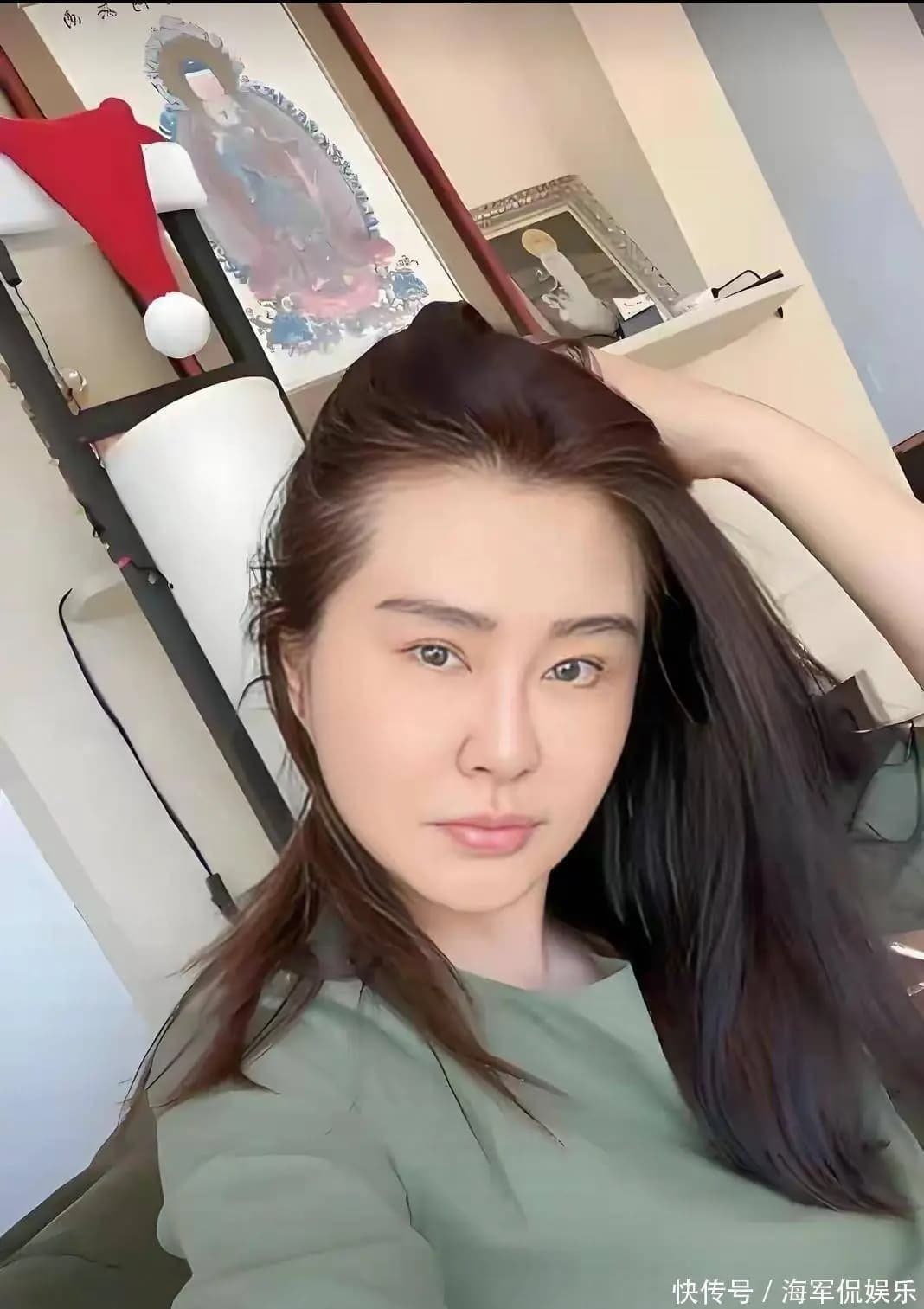 王祖贤享受平淡生活,状态松弛