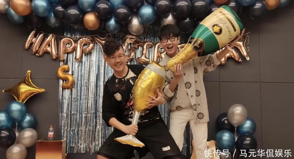 李偲菘往期在音乐节目中的工作照