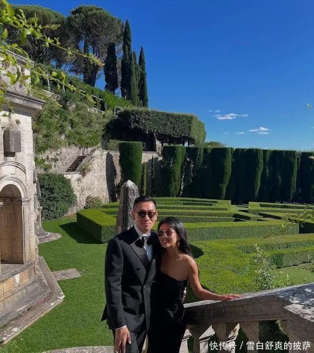 郑瑶与丈夫共同阅读看展的生活点滴